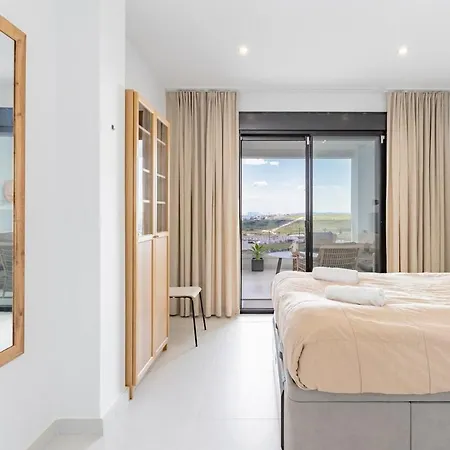 Apartment Luxury 2 Bed With Sea View