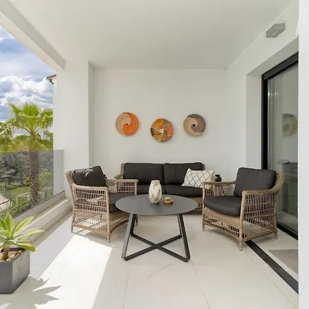 Luxury 2 Bed With Sea View Apartment